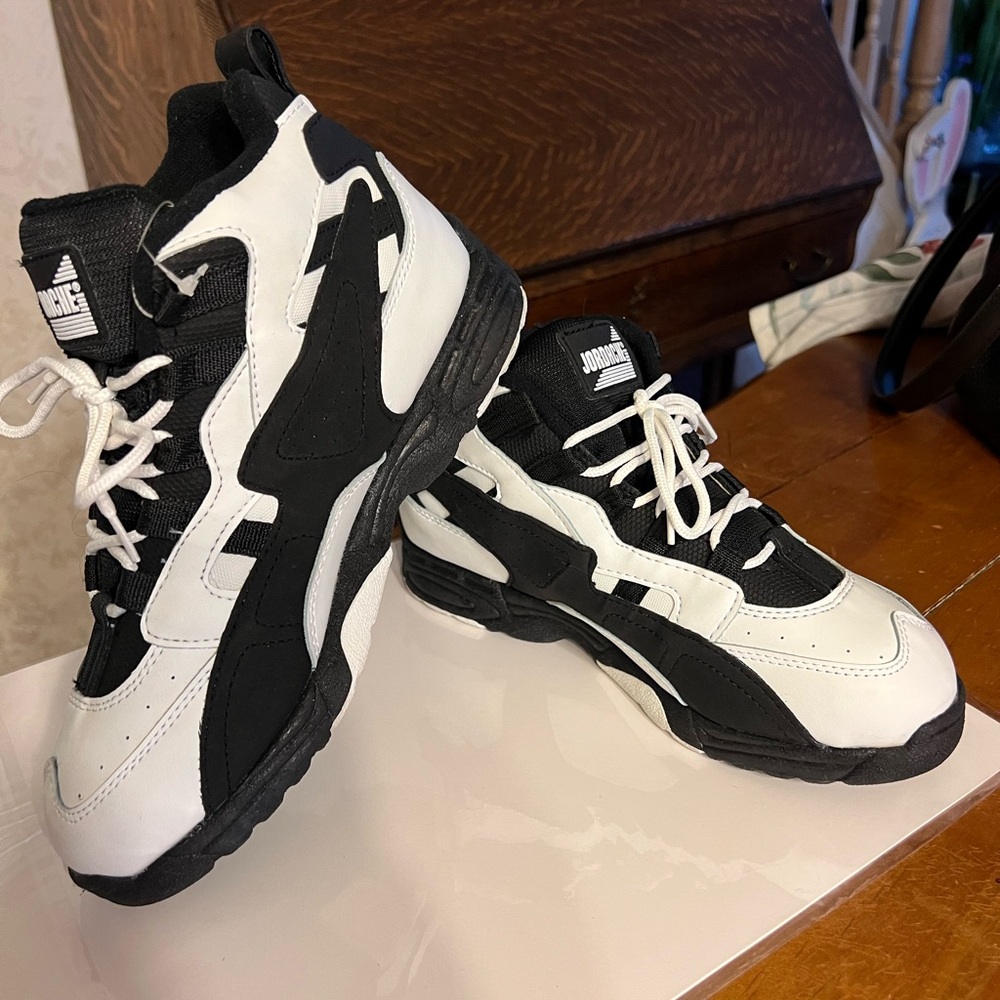 JORDACHE Boys Size6 Black and White HighTop Sneakers NWT